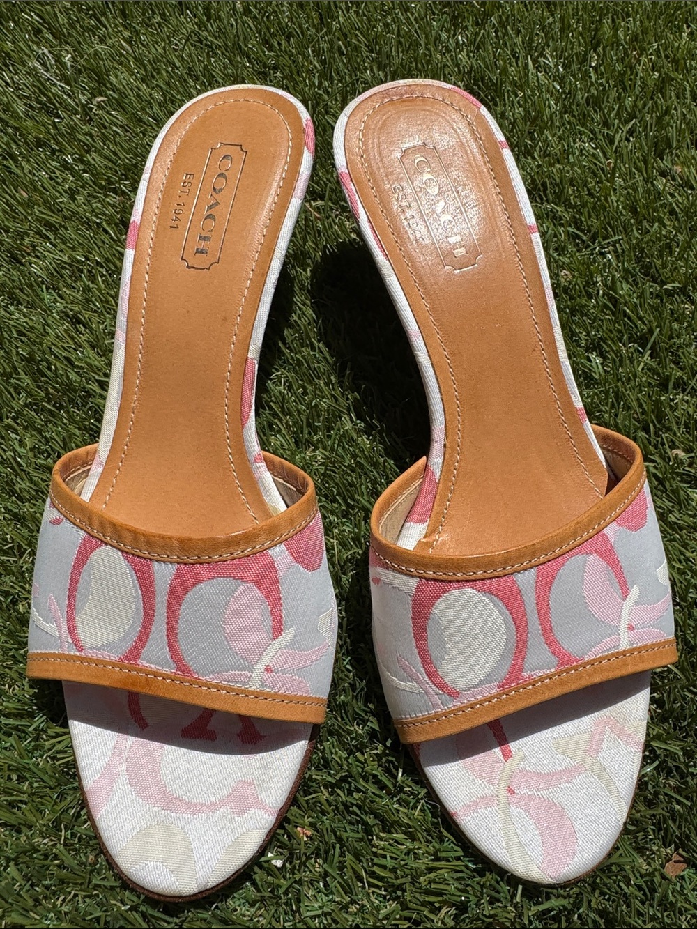Coach y2k pink optic rare kitten heels size 8 - Picture 2 of 15
